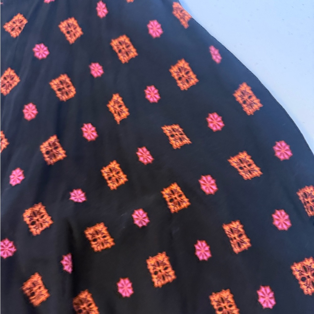 Ecoté Black Garment with Brand Tag - Picture 3 of 4
